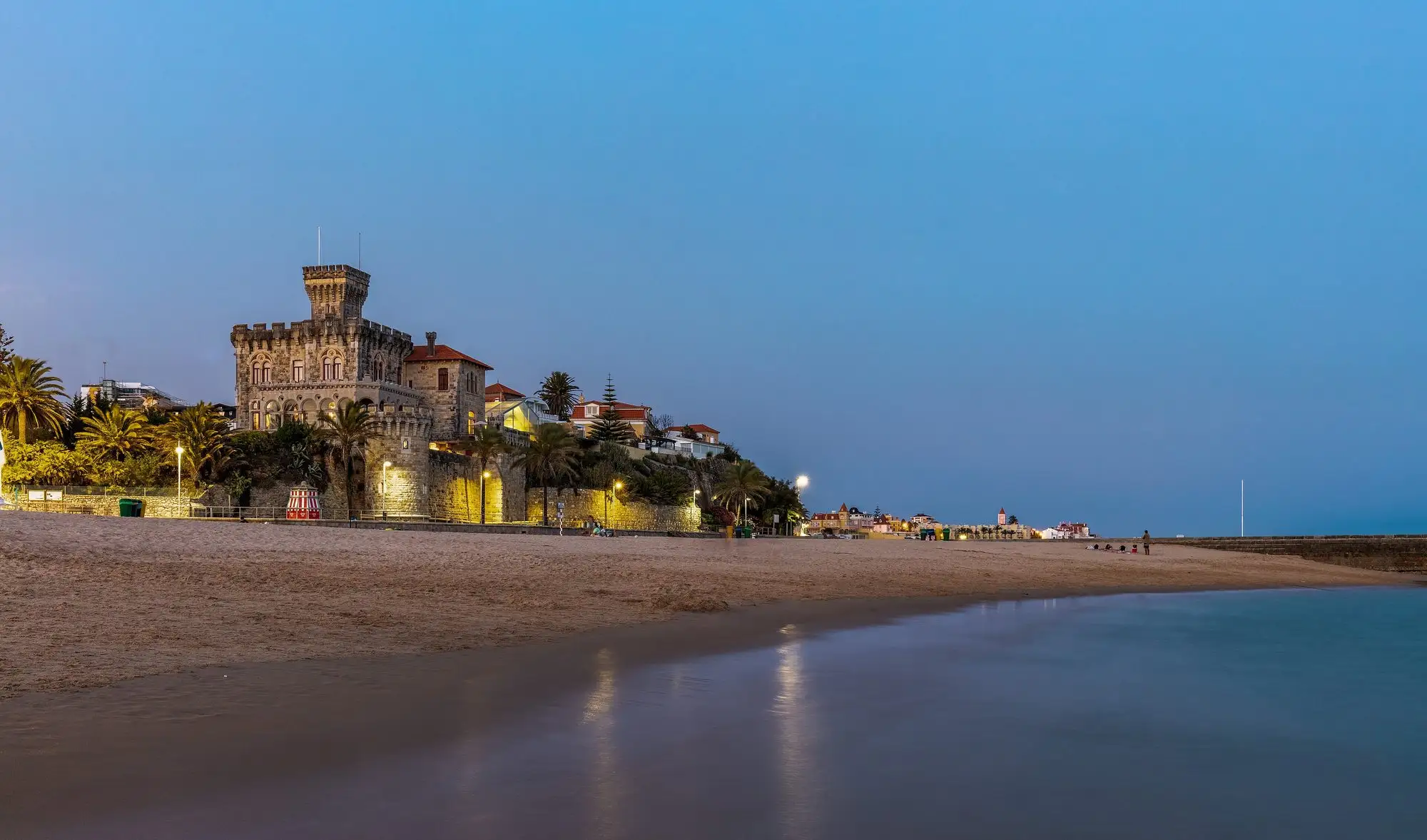 Forte da Cruz above Tamariz beach in Estoril at dusk